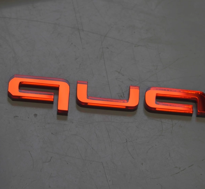 Audi Quattro Grill Emblem 2017+